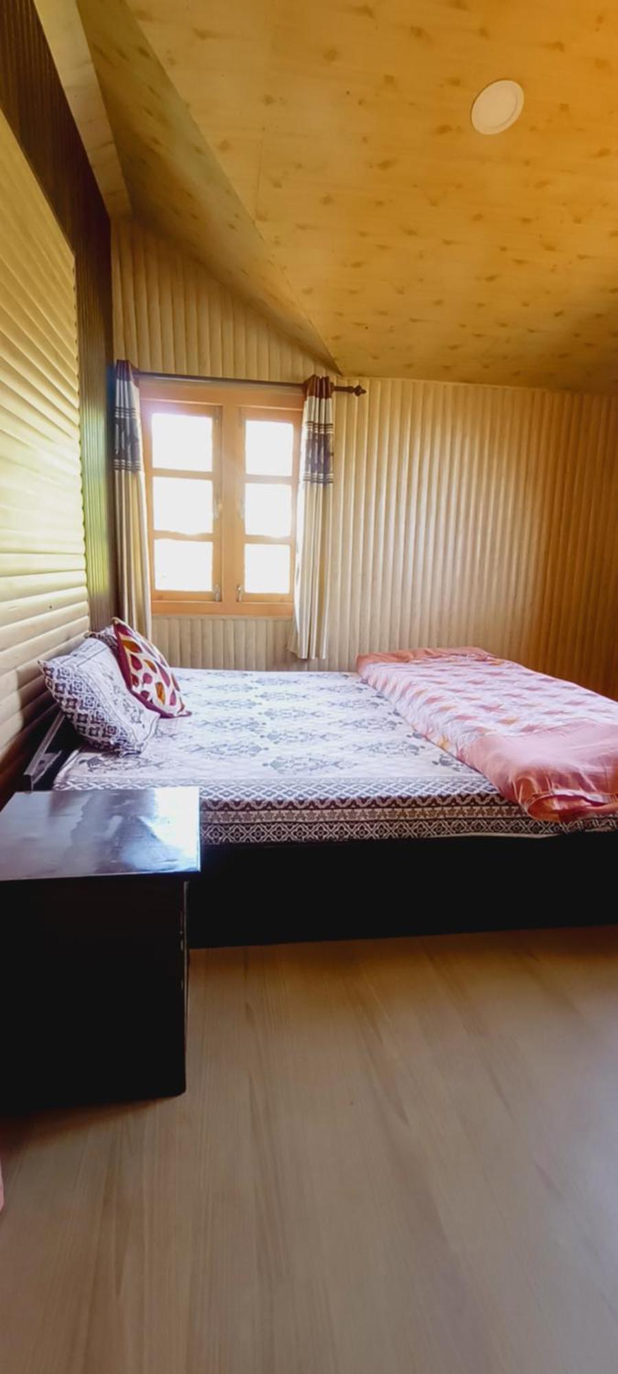 The City Escape Farmstay Shimla Room photo