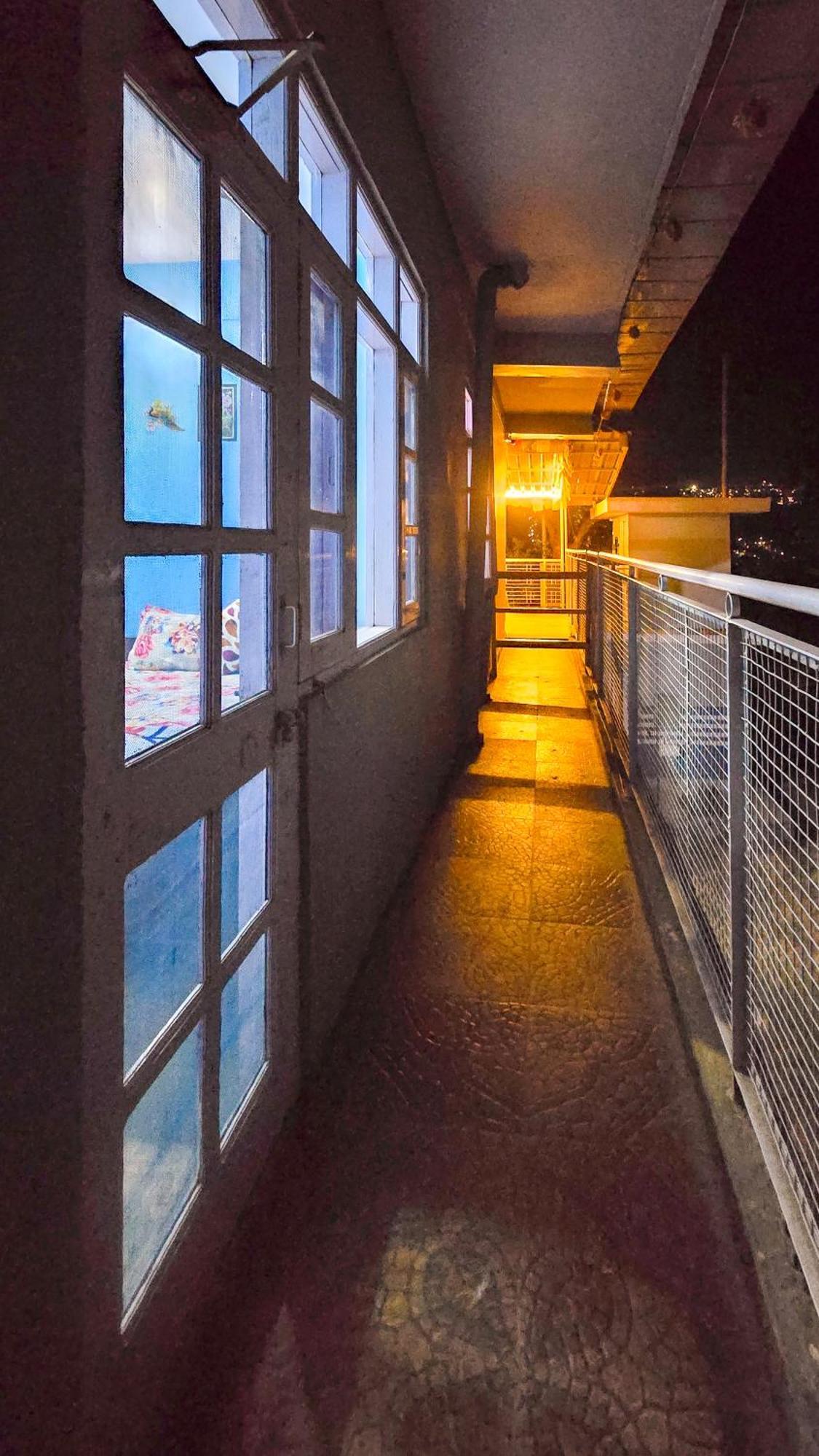 The City Escape Farmstay Shimla Room photo