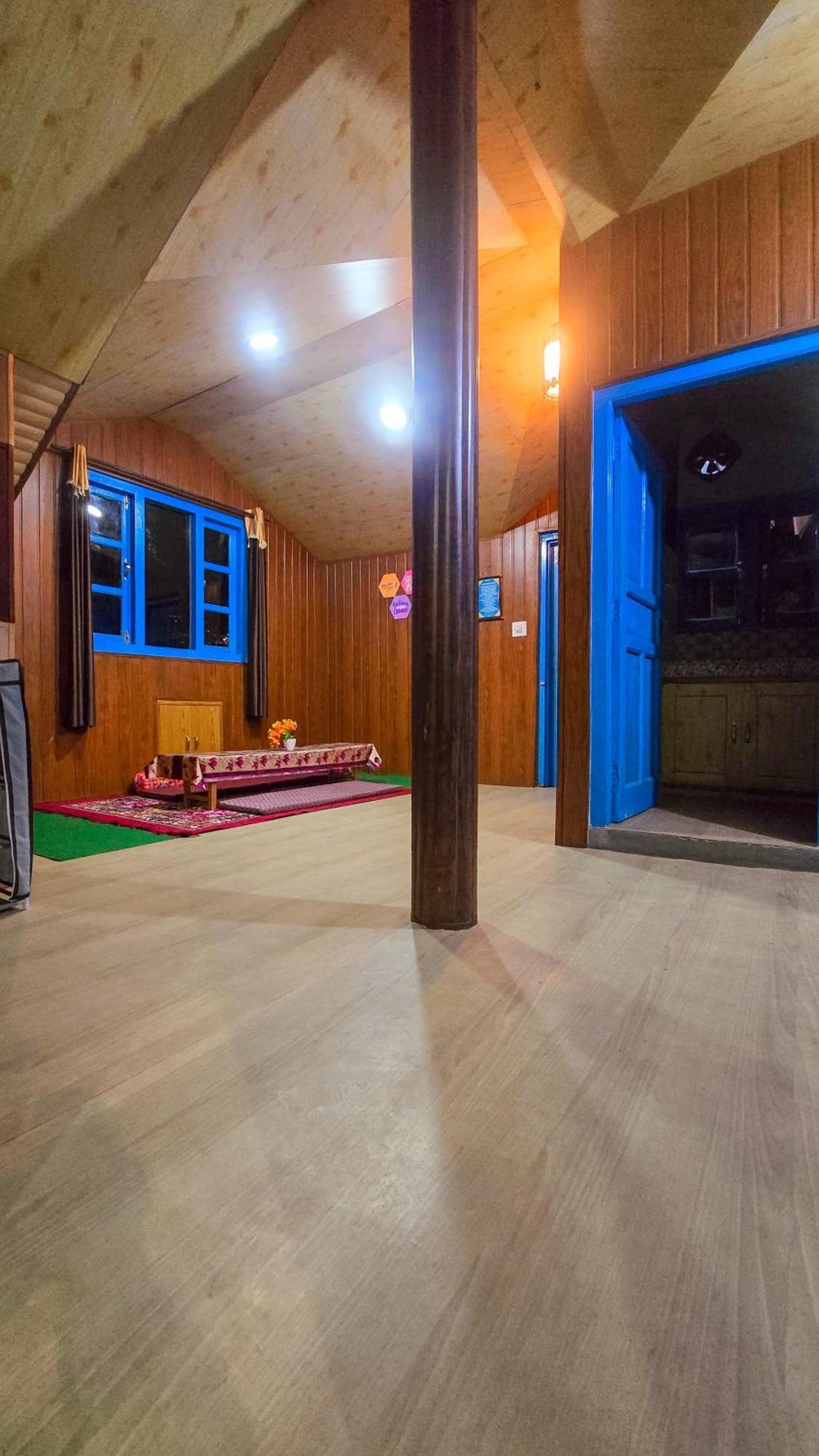 The City Escape Farmstay Shimla Room photo